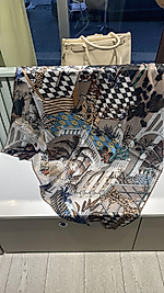 Kahverengi Omuz Eşarbı