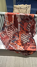 Kırmızı Omuz Eşarbı